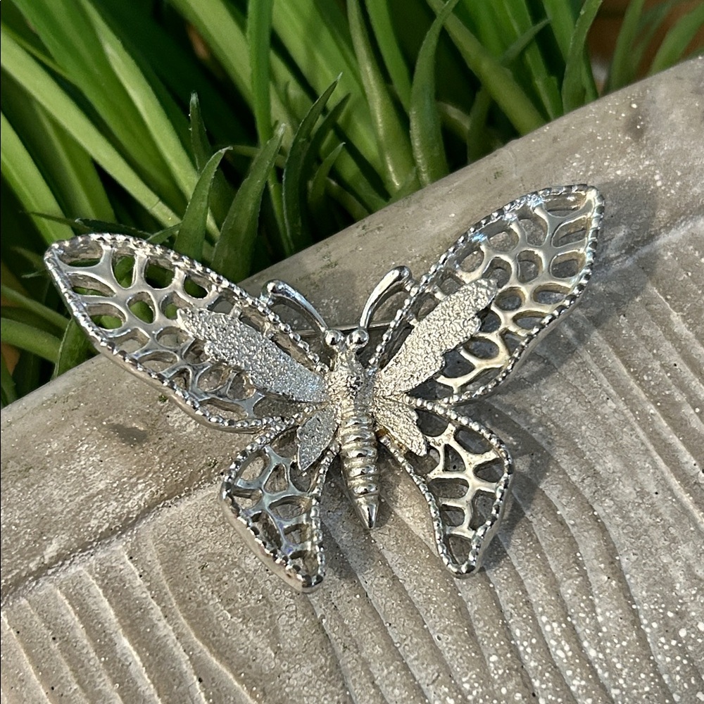 Sarah Coventry Silver Butterfly Brooch Textured Filigree Wings vintage 1971